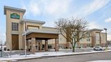 <b>La Quinta Inn & Suites York Exterior</b>. Images powered by <a href="https://iceportal.shijigroup.com/" title="IcePortal" target="_blank">IcePortal</a>.