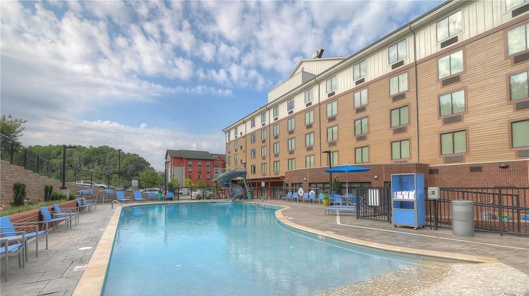 Hilton Garden Inn Pigeon Forge Pool