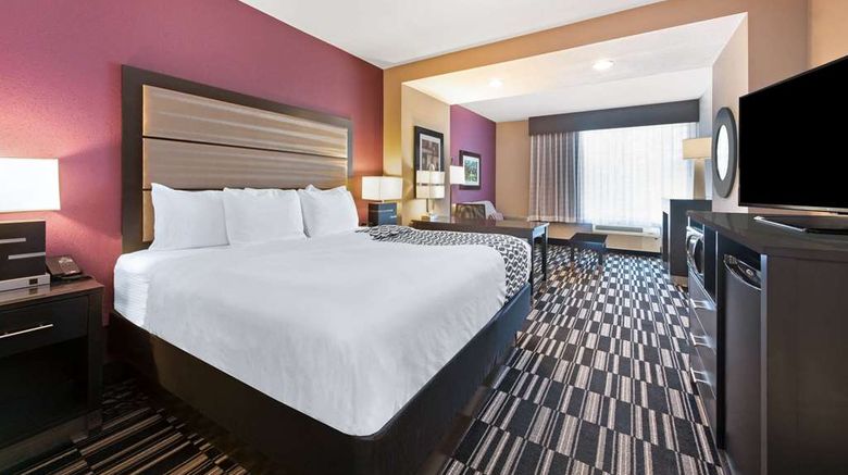 <b>La Quinta Inn & Suites West Monroe Suite</b>. Images powered by <a href="https://iceportal.shijigroup.com/" title="IcePortal" target="_blank">IcePortal</a>.