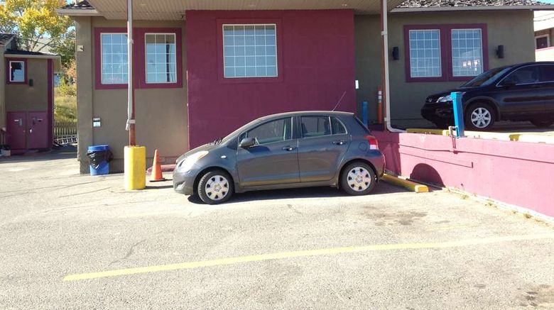 <b>Canadas Best Value Inn Calgary/Chinook Exterior</b>. Images powered by <a href="https://iceportal.shijigroup.com/" title="IcePortal" target="_blank">IcePortal</a>.