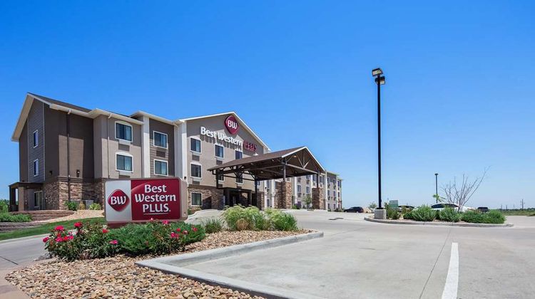 Best Western Plus Overland Inn Exterior