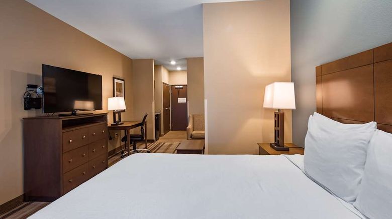 <b>Best Western Plus Overland Inn Room</b>. Images powered by <a href="https://iceportal.shijigroup.com/" title="IcePortal" target="_blank">IcePortal</a>.