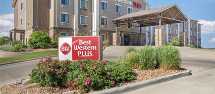 Best Western Plus Overland Inn Exterior