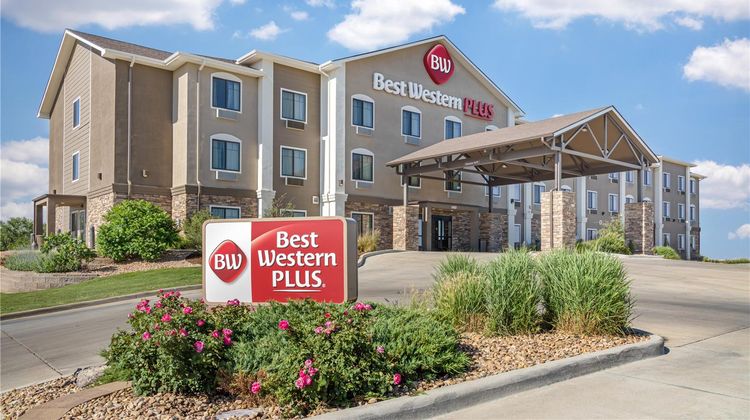 Best Western Plus Overland Inn Exterior