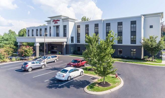 Hampton Inn White House Exterior
