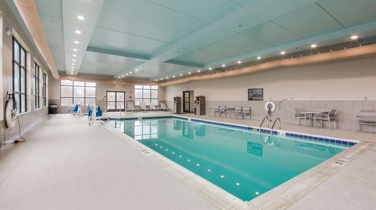 Hampton Inn White House Pool