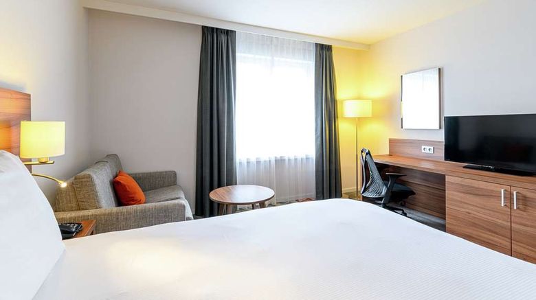 <b>Hilton Garden Inn Brussels City Centre Room</b>. Images powered by <a href="https://iceportal.shijigroup.com/" title="IcePortal" target="_blank">IcePortal</a>.
