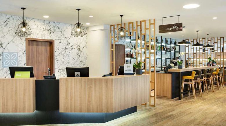 <b>Hilton Garden Inn Brussels City Centre Lobby</b>. Images powered by <a href="https://iceportal.shijigroup.com/" title="IcePortal" target="_blank">IcePortal</a>.