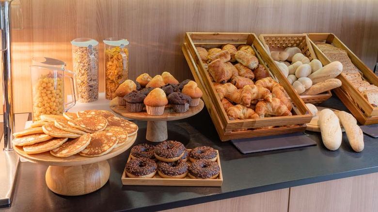 <b>Hilton Garden Inn Brussels City Centre Restaurant</b>. Images powered by <a href="https://iceportal.shijigroup.com/" title="IcePortal" target="_blank">IcePortal</a>.