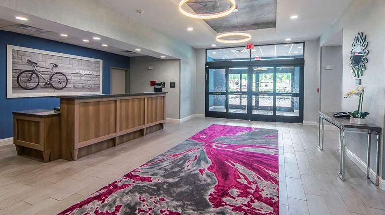 <b>Hampton Inn & Suites Dallas/Richardson Lobby</b>. Images powered by <a href="https://iceportal.shijigroup.com/" title="IcePortal" target="_blank">IcePortal</a>.