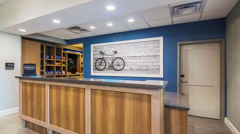 <b>Hampton Inn & Suites Dallas/Richardson Lobby</b>. Images powered by <a href="https://iceportal.shijigroup.com/" title="IcePortal" target="_blank">IcePortal</a>.