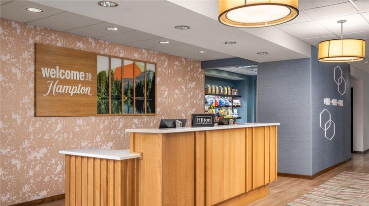 Hampton Inn & Suites Whitefish Lobby