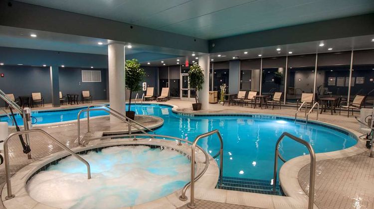 DoubleTree by Hilton Hotel Niagara Falls Pool