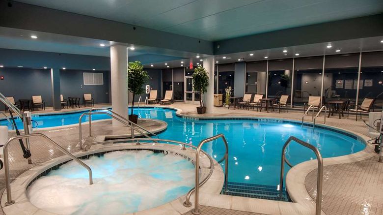 <b>DoubleTree by Hilton Hotel Niagara Falls Pool</b>. Images powered by <a href="https://iceportal.shijigroup.com/" title="IcePortal" target="_blank">IcePortal</a>.