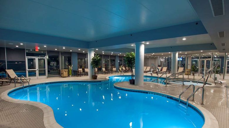 <b>DoubleTree by Hilton Hotel Niagara Falls Pool</b>. Images powered by <a href="https://iceportal.shijigroup.com/" title="IcePortal" target="_blank">IcePortal</a>.