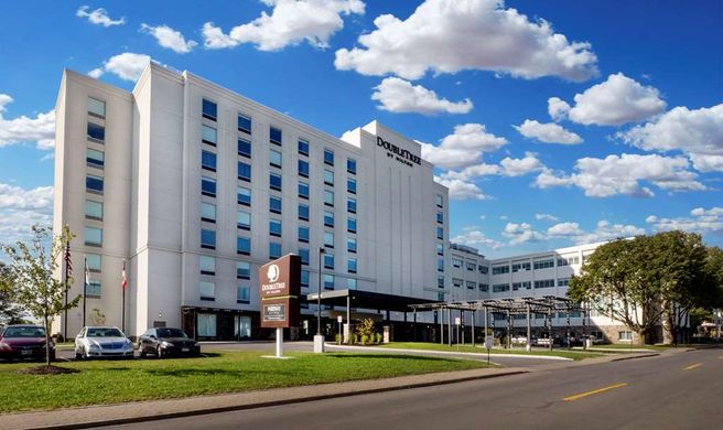 DoubleTree by Hilton Hotel Niagara Falls Exterior