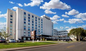 DoubleTree by Hilton Hotel Niagara Falls