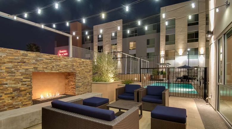 <b>Hampton Inn & Stes Los Angeles-Glendale Pool</b>. Images powered by <a href="https://iceportal.shijigroup.com/" title="IcePortal" target="_blank">IcePortal</a>.