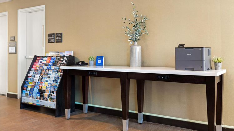 Hampton Inn & Stes Los Angeles-Glendale Lobby