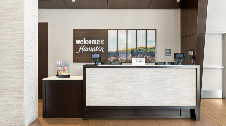 Hampton Inn & Stes Los Angeles-Glendale Lobby