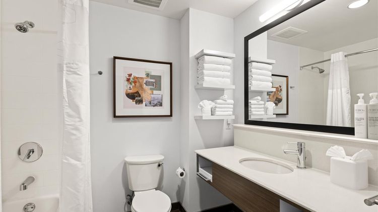 Hampton Inn & Stes Los Angeles-Glendale Room