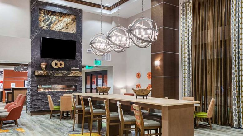 <b>Hampton Inn & Suites Pasco/Tri-Cities Lobby</b>. Images powered by <a href="https://iceportal.shijigroup.com/" title="IcePortal" target="_blank">IcePortal</a>.