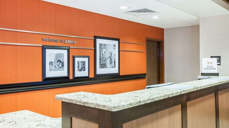<b>Hampton Inn & Suites Pasco/Tri-Cities Lobby</b>. Images powered by <a href="https://iceportal.shijigroup.com/" title="IcePortal" target="_blank">IcePortal</a>.
