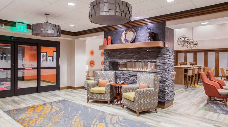 <b>Hampton Inn & Suites Pasco/Tri-Cities Lobby</b>. Images powered by <a href="https://iceportal.shijigroup.com/" title="IcePortal" target="_blank">IcePortal</a>.