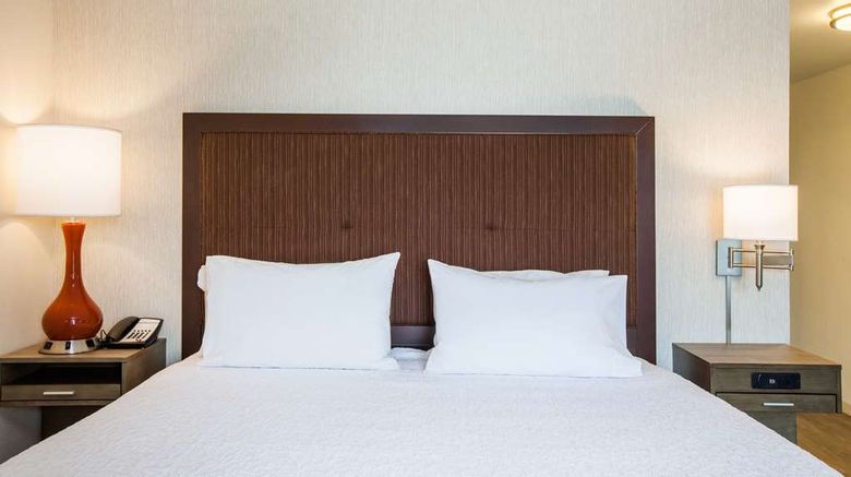 <b>Hampton Inn & Suites Pasco/Tri-Cities Room</b>. Images powered by <a href="https://iceportal.shijigroup.com/" title="IcePortal" target="_blank">IcePortal</a>.