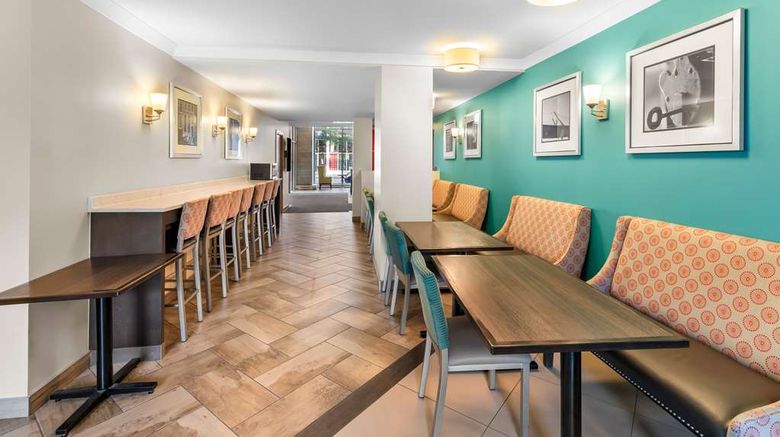 <b>Best Western Plus Hotel Montreal Restaurant</b>. Images powered by <a href="https://iceportal.shijigroup.com/" title="IcePortal" target="_blank">IcePortal</a>.