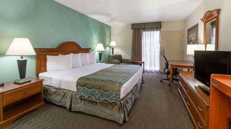 Baymont Inn & Suites Sarasota Room