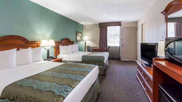 Baymont Inn & Suites Sarasota Room