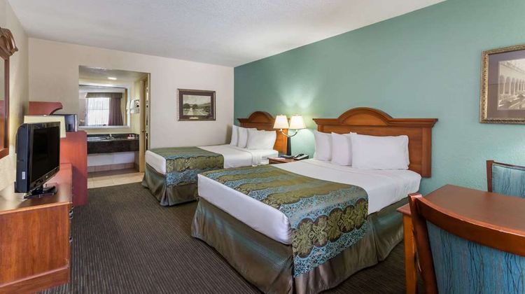 Baymont Inn & Suites Sarasota Room