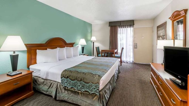<b>Baymont Inn & Suites Sarasota Room</b>. Images powered by <a href="https://iceportal.shijigroup.com/" title="IcePortal" target="_blank">IcePortal</a>.