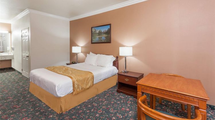 Days Inn & Suites South Gate Room