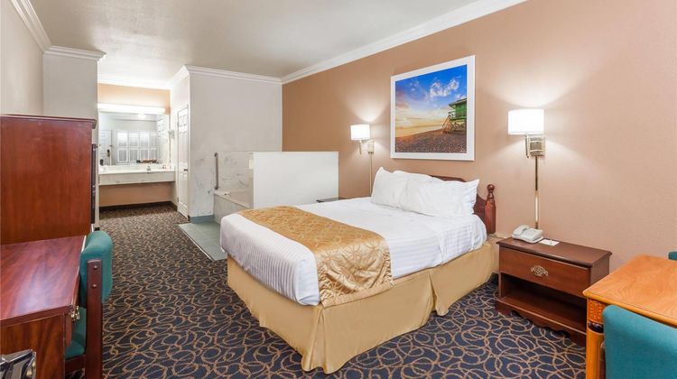 Days Inn & Suites South Gate Suite