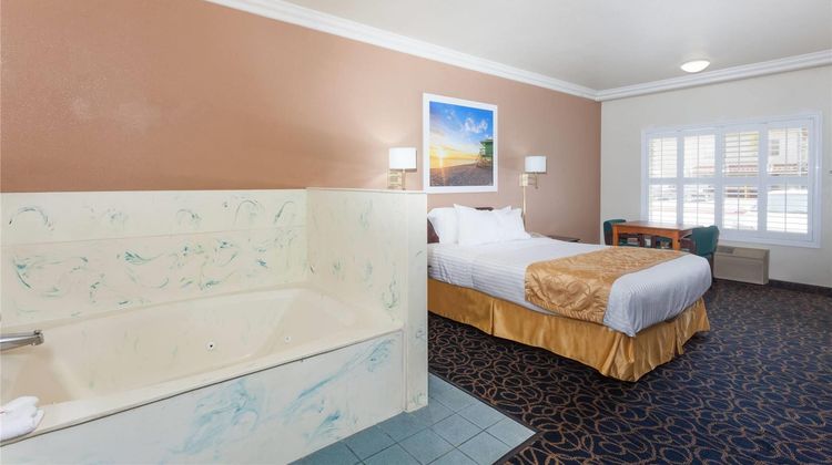 Days Inn & Suites South Gate Suite