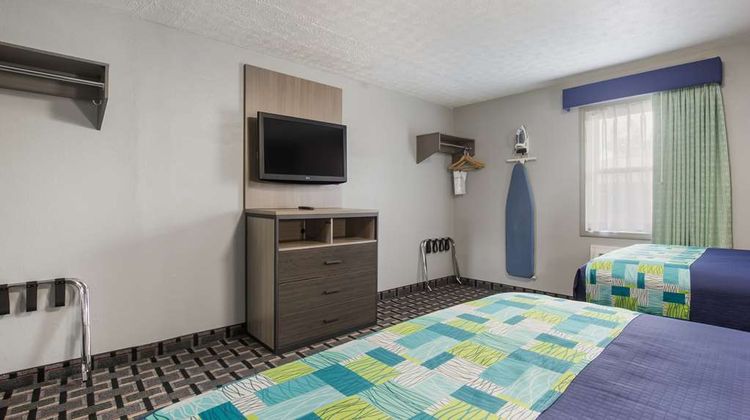 Knights Inn & Suites Salem Room