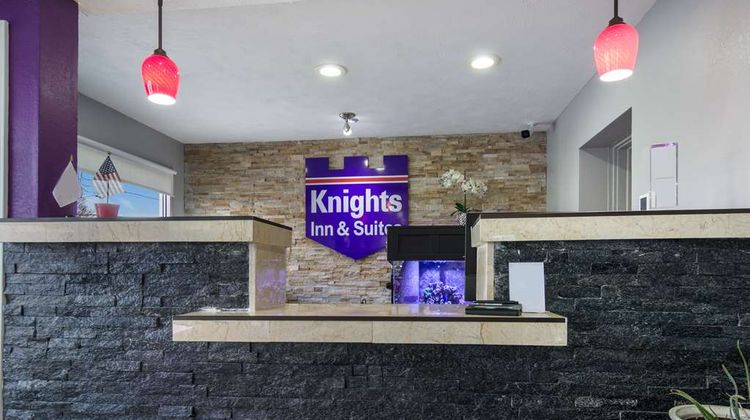 Knights Inn & Suites Salem Lobby
