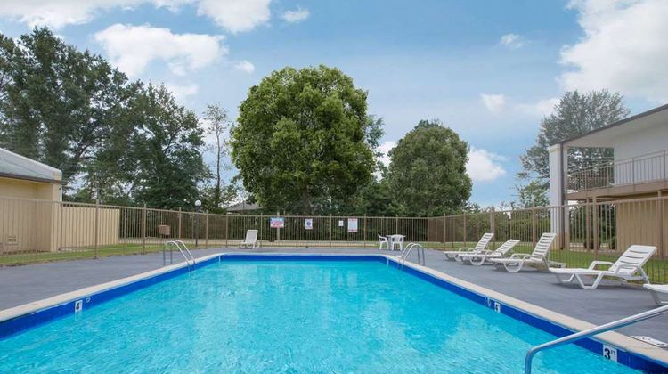 Super 8 Brinkley Pool