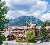 Banff Caribou Lodge & Spa Exterior