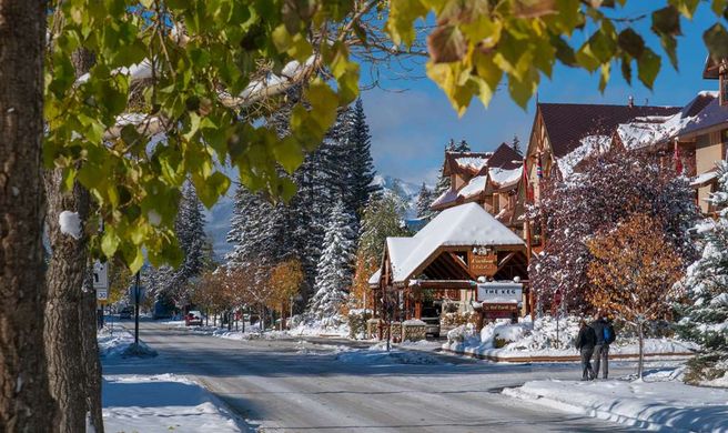 Banff Caribou Lodge & Spa Exterior