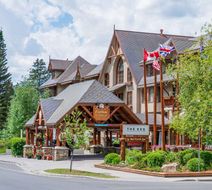 Banff Caribou Lodge & Spa Exterior