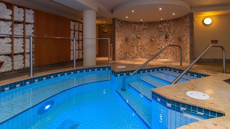 <b>Banff Caribou Lodge & Spa Pool</b>. Images powered by <a href="https://iceportal.shijigroup.com/" title="IcePortal" target="_blank">IcePortal</a>.