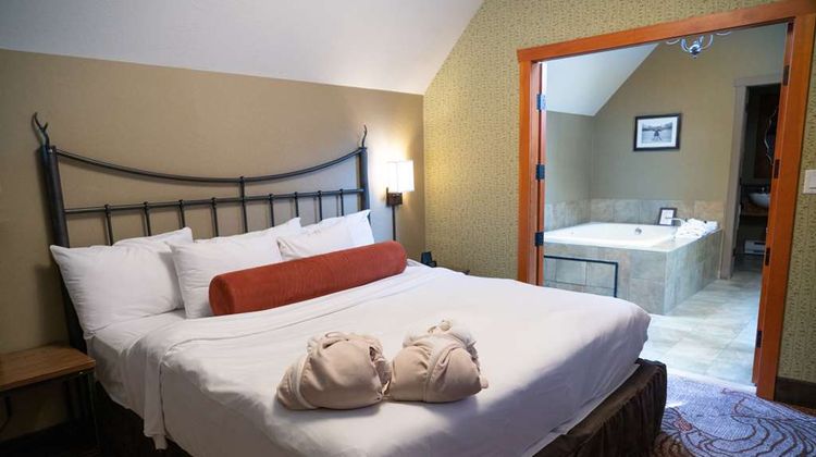 Banff Caribou Lodge & Spa Suite