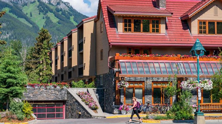 Banff Ptarmigan Inn Exterior