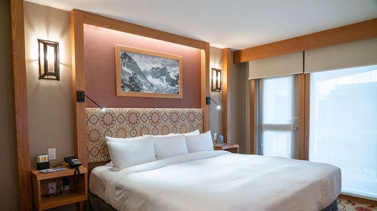 Banff Ptarmigan Inn Room