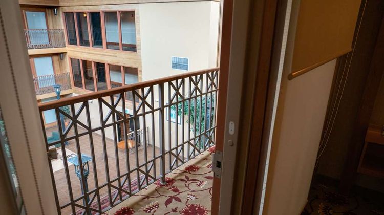 Banff Ptarmigan Inn Room