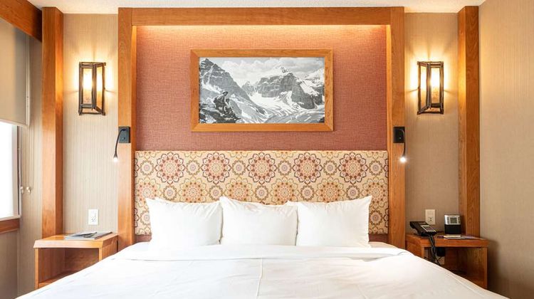 Banff Ptarmigan Inn Room