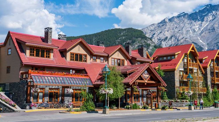 Banff Ptarmigan Inn Exterior